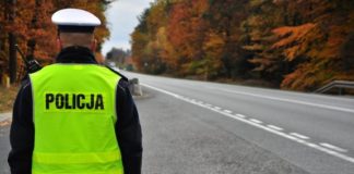 JESIENNE WARUNKI NA DROGACH. POLICJA APELUJE O OSTROŻNOŚĆ!