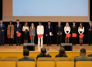 PRZEDSTAWICIELE KLASY PATRONACKIEJ KAS Z TARNOBRZESKIEGO “ROLNIKA” NA OBCHODACH DNIA KRAJOWEJ ADMINISTRACJI SKARBOWEJ