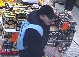 KRADZIEŻ ROZBÓJNICZA W SKLEPIE – POLICJANCI USTALAJĄ ŚWIADKÓW ZDARZENIA