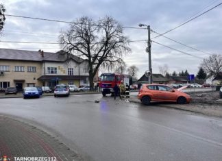 ZDERZENIE DWÓCH POJAZDÓW W GRĘBOWIE