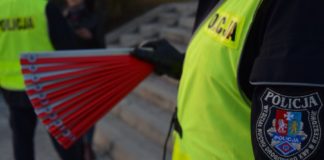 NOŚ ODBLASKI I ZADBAJ O SWOJE BEZPIECZEŃSTWO NA DRODZE!