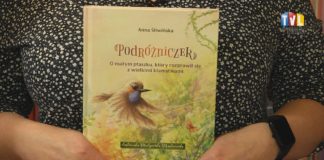 2023.10.27 – BIBLIOTEKA KSIĄŻKĘ POLECA – “PODRÓŻNICZEK”