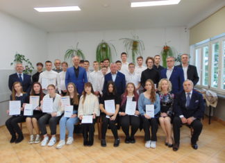 UCZNIOWIE Z GORZYC DOCENIENI