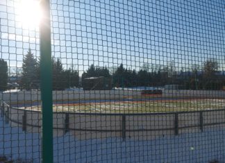 TARNOBRZEG. SZYKUJĄ LODOWISKO NA SEZON