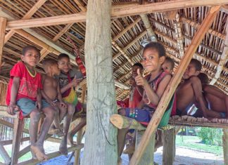 MYŚLIWI Z OKRĘGU PZŁ TARNOBRZEG POMAGAJĄ MISJI KATOLICKIEJ W NOWEJ GWINEI