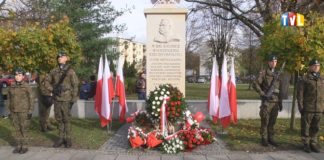 2023.11.11 – NOWA DĘBA W BIAŁO-CZERWONYCH BARWACH