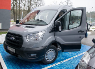 NOWY MIKROBUS DLA ŚRODOWISKOWEGO DOMU SAMOPOMOCY W NOWEJ DĘBIE