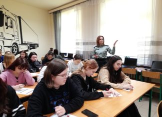 KOLEJNE ZAJĘCIA Z FUNKCJONARIUSZAMI KAS W “ROLNIKU”