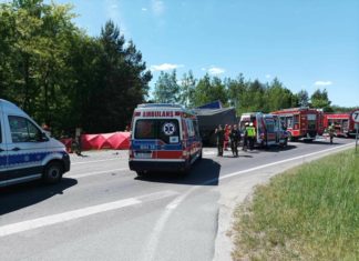 TRAGICZNY WYPADEK W JADACHACH. ZGINĘŁY DWIE OSOBY