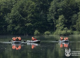 TRENUJ Z WOJSKIEM NAD JEZIOREM TARNOBRZESKIM