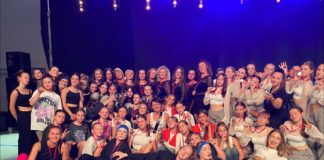 ZAKOŃCZYLI SEZON TANECZNY Z PRZYTUPEM