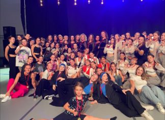 ZAKOŃCZYLI SEZON TANECZNY Z PRZYTUPEM