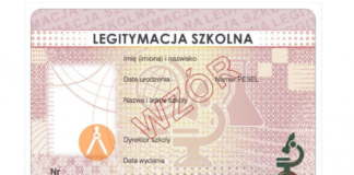 PIERWSZOKLASIŚCI OTRZYMAJĄ PLASTIKOWE LEGITYMACJE SZKOLNE