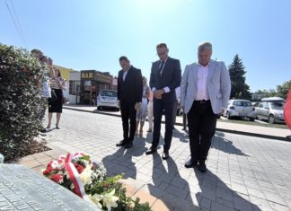 2 WRZEŚNIA. W TARNOBRZEGU UCZCZONO PAMIĘĆ MIESZKAŃCÓW DAWNEJ UL. KOLEJOWEJ