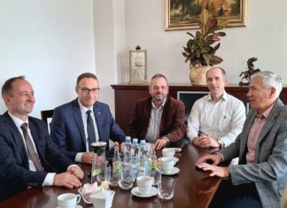 TRWAJĄ ROZMOWY NA TEMAT WYKLUCZENIA KOMUNIKACYJNEGO