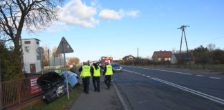 WYPADEK DROGOWY W TRZEŚNI