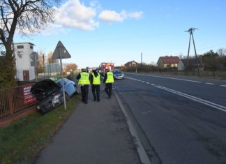 WYPADEK DROGOWY W TRZEŚNI