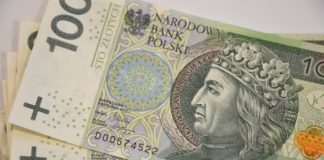 USIŁOWAŁ PRZEKUPIĆ POLICJANTÓW, BO SPIESZYŁ SIĘ NA KURS TAŃCA