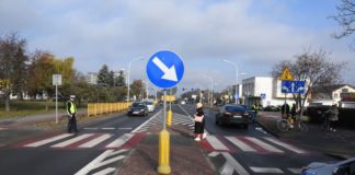 ROWERZYSTKA WJECHAŁA W FORDA MONDEO