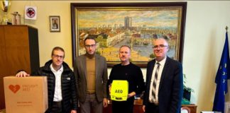 DEFIBRYLATORY W PREZENCIE