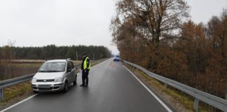 WYPADEK DROGOWY W KRAWCACH. POTRĄCONA ROWERZYSTKA