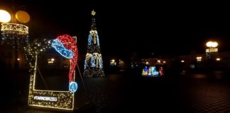 ŚWIĄTECZNA ATMOSFERA W MIEŚCIE W OKROJONEJ WERSJI