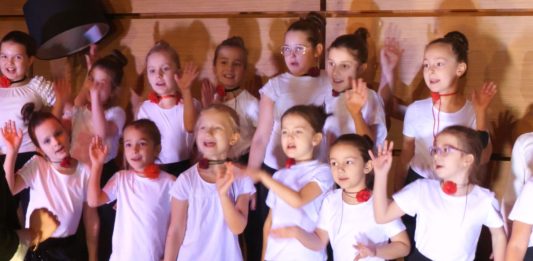 GRUPY ARTYSTYCZNE SZKOŁY PODSTAWOWEJ IM. MAŁEGO KSIĘCIA W TARNOBRZEGU – „Bambino Jazzu” (COVER)