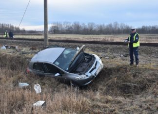 W ZALESIU GORZYCKIM TOYOTA WJECHAŁA POD POCIĄG