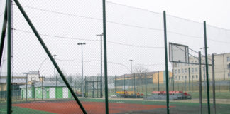 NOWA DĘBA. UMOWA NA REMONT KOMPLEKSU SPORTOWEGO ORLIK 2012 PODPISANA!