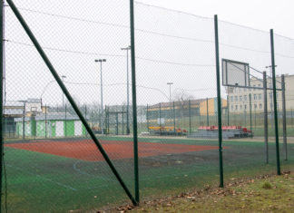 NOWA DĘBA. UMOWA NA REMONT KOMPLEKSU SPORTOWEGO ORLIK 2012 PODPISANA!