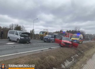 W NOWEJ DĘBIE ZDERZYŁY SIĘ DWA POJAZDY