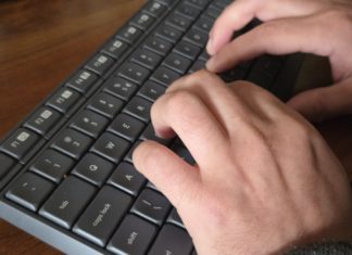 INWESTUJĄC, STRACILI PONAD 200 TYSIĘCY ZŁOTYCH