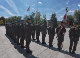 2025.05.02 – NOWA DĘBA W BIAŁO-CZERWONYCH BARWACH