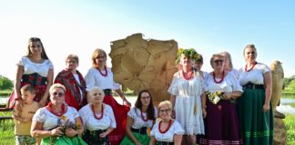 MOTYCZE PODUCHOWNE W OBIEKTYWIE NADWIŚLAŃSKIEGO FASHION WEEKU