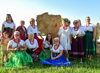 MOTYCZE PODUCHOWNE W OBIEKTYWIE NADWIŚLAŃSKIEGO FASHION WEEKU