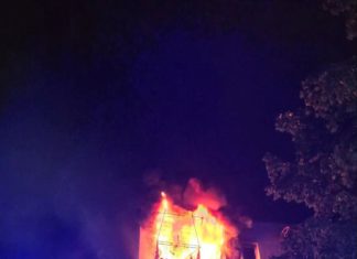 NOCNY POŻAR W BLOKU PRZY ULICY KOSSAKA W TARNOBRZEGU
