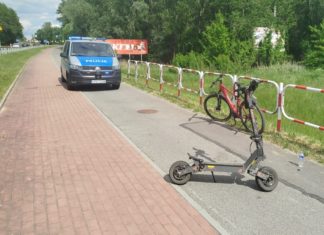 DWIE NASTOLATKI RANNE PO UPADKU Z HULAJNOGI ELEKTRYCZNEJ