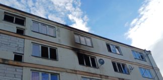 NOCNY POŻAR W TARNOBRZEGU. EWAKUOWANO 27 OSÓB, JEDNA KOBIETA TRAFIŁA DO SZPITALA
