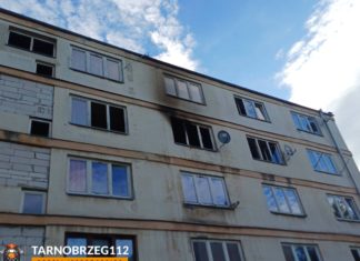 NOCNY POŻAR W TARNOBRZEGU. EWAKUOWANO 27 OSÓB, JEDNA KOBIETA TRAFIŁA DO SZPITALA